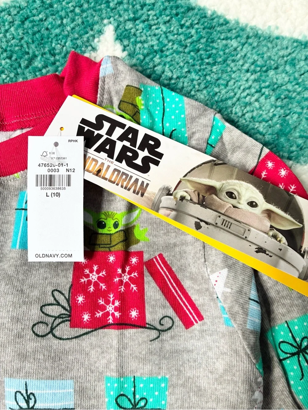 NWT - Old Navy x Star Wars Mandalorian Christmas PJ Set (Grey/Red/Green) Size 10
